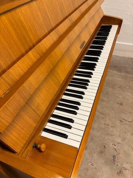 Schimmel piano i valn&oslash;tt 