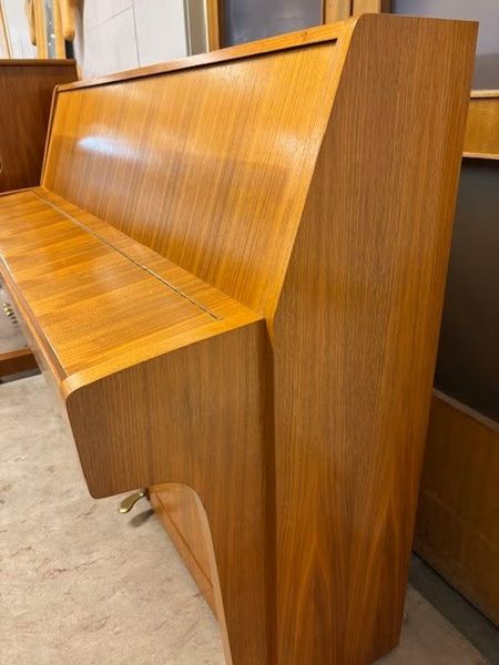 Schimmel piano i valn&oslash;tt 