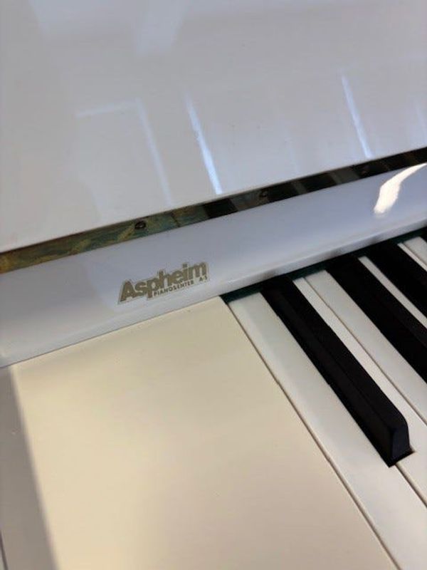 Rönisch piano