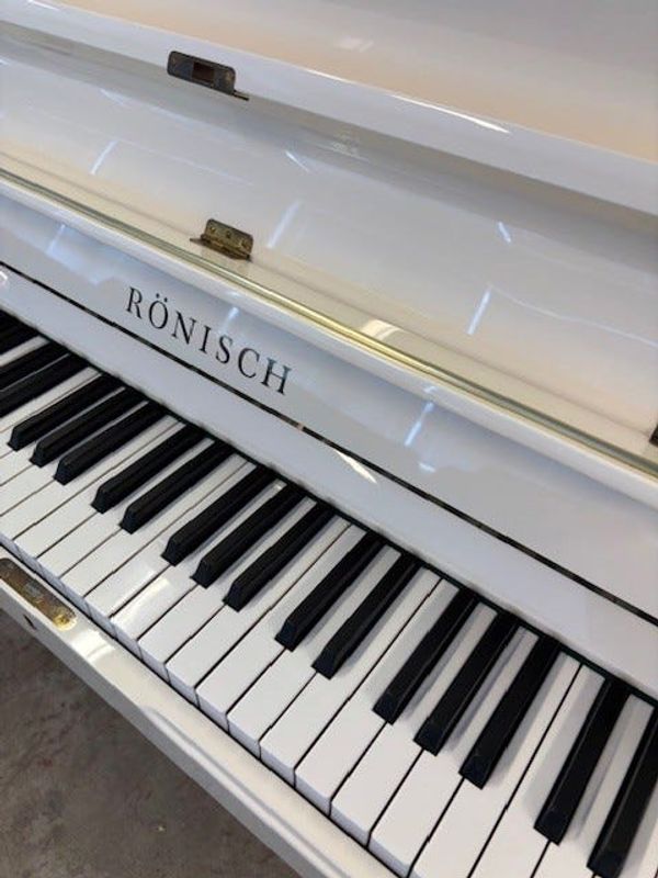 Rönisch piano