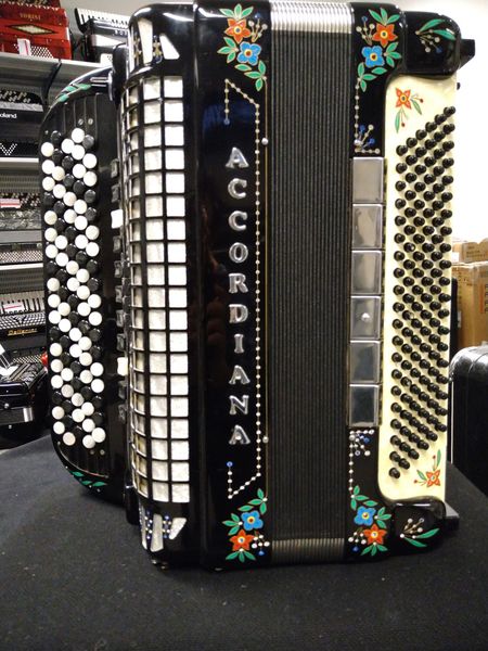 Accordiana knappetrekkspill, norsk system m/Cassotto